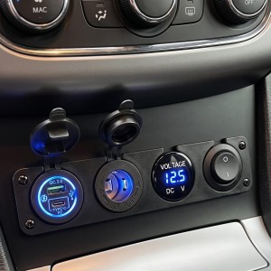 Zamontowany panel sparky 4w1 woltomierz.jpg