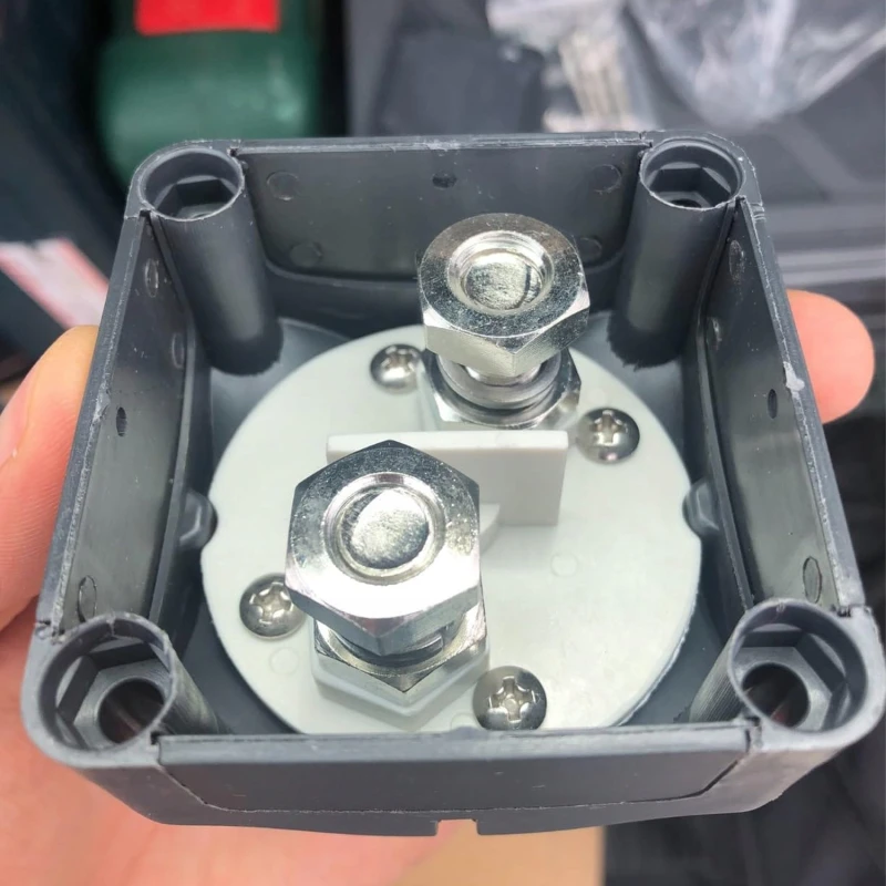 Wyłącznik główny akumulatora 12V/24V ON/OFF Sparky.jpg