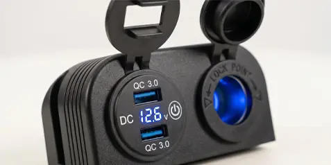 Cyfrowy woltomierz LED ukryty pod pokrywką