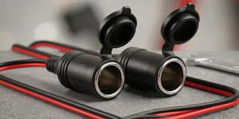 Rozdzielone gniazda z bakelitu z zatyczkami