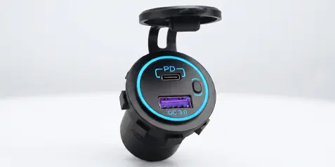 Porty ładujące USB-C i USB-A